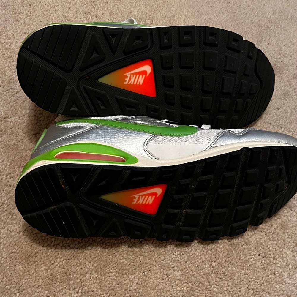 Nike - Picture 5 of 6